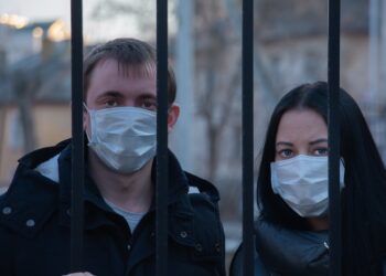 Гърция и Франция въвеждат вечерен час