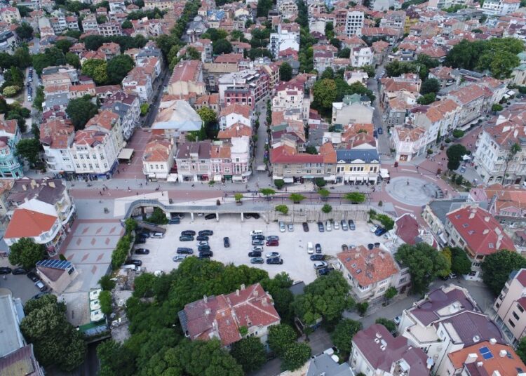 Варненци не искат мол или паркинг на мястото на Дупката 1 18 дупка 8