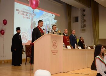 Кмет и областен откриха академичната година на Икономическия университет във Варна