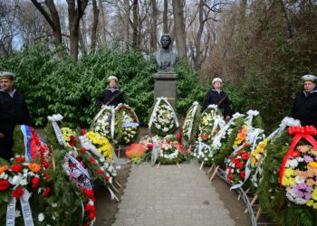 Военен ритуал за Левски в Морската градина