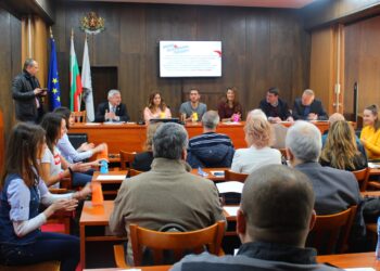 Бербатов става треньор в Етър