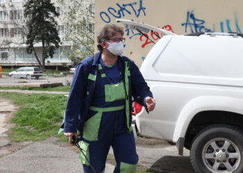 Дезинфекцират колите на входовете на Златоград