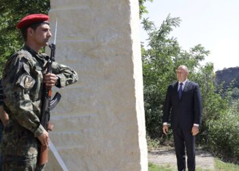 Президент и кмет откриха паметник на славен командир
