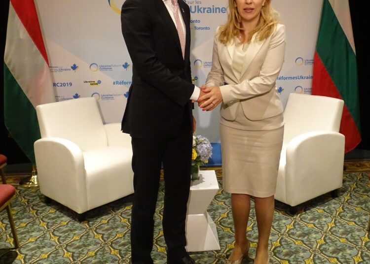 Николова: Повече от всякога е важно Украйна да продължи с реформите 1 2 460