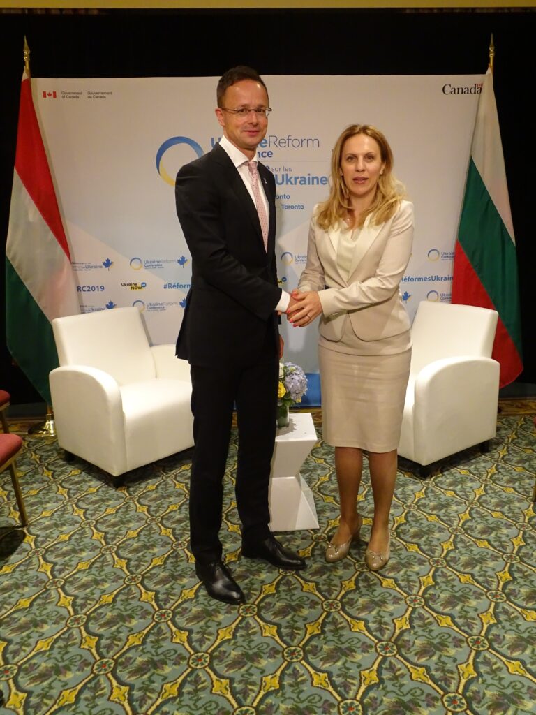 Николова: Повече от всякога е важно Украйна да продължи с реформите 1 2 460