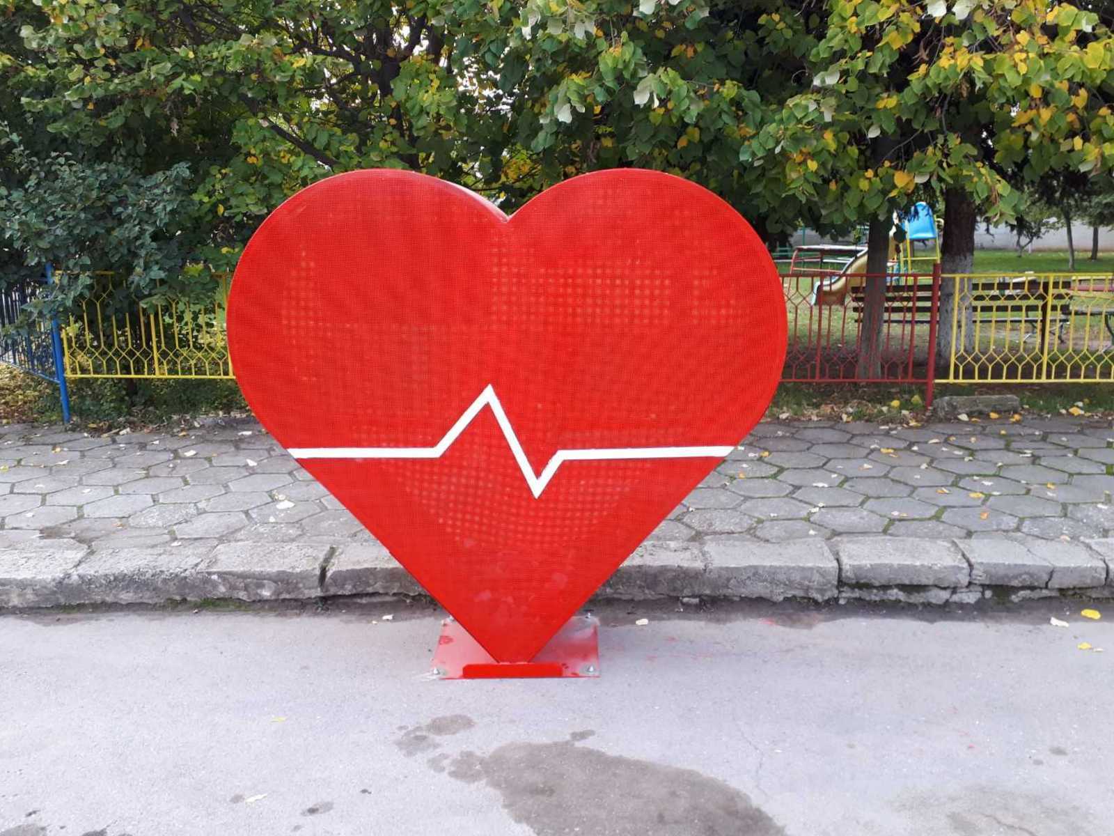 Елин Пелин събира капачки и в селата с две нови метални сърца