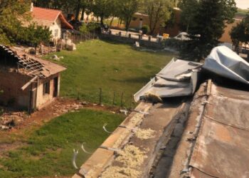 Ситово с помощ от държавата за училище, разрушено от буря