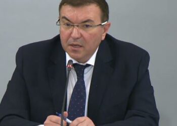 Планът е готов: Първи ваксини за лекарите, полицаите и възрастните