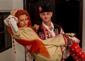 Ерген откупува невеста на годеж по старобългарски