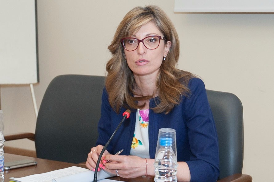 Захариева: Защо, когато Истанбулската конвенция пази от насилие, да не я приемем?