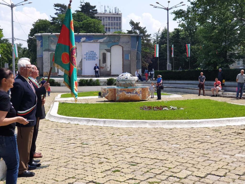 Кюстендилци отдадоха почит пред Ботев и загиналите за България 2 2.6 kustendil2