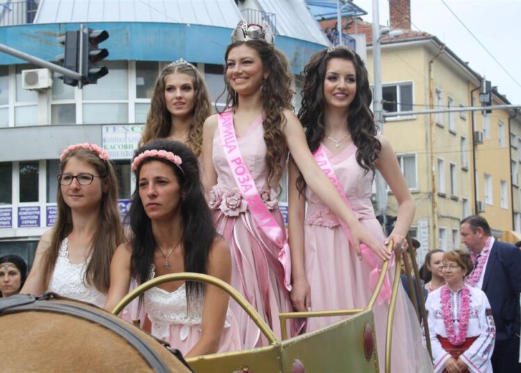 "Фестивалът на розата" в Казанлък завърши с грандиозно шествие 1 2017 4