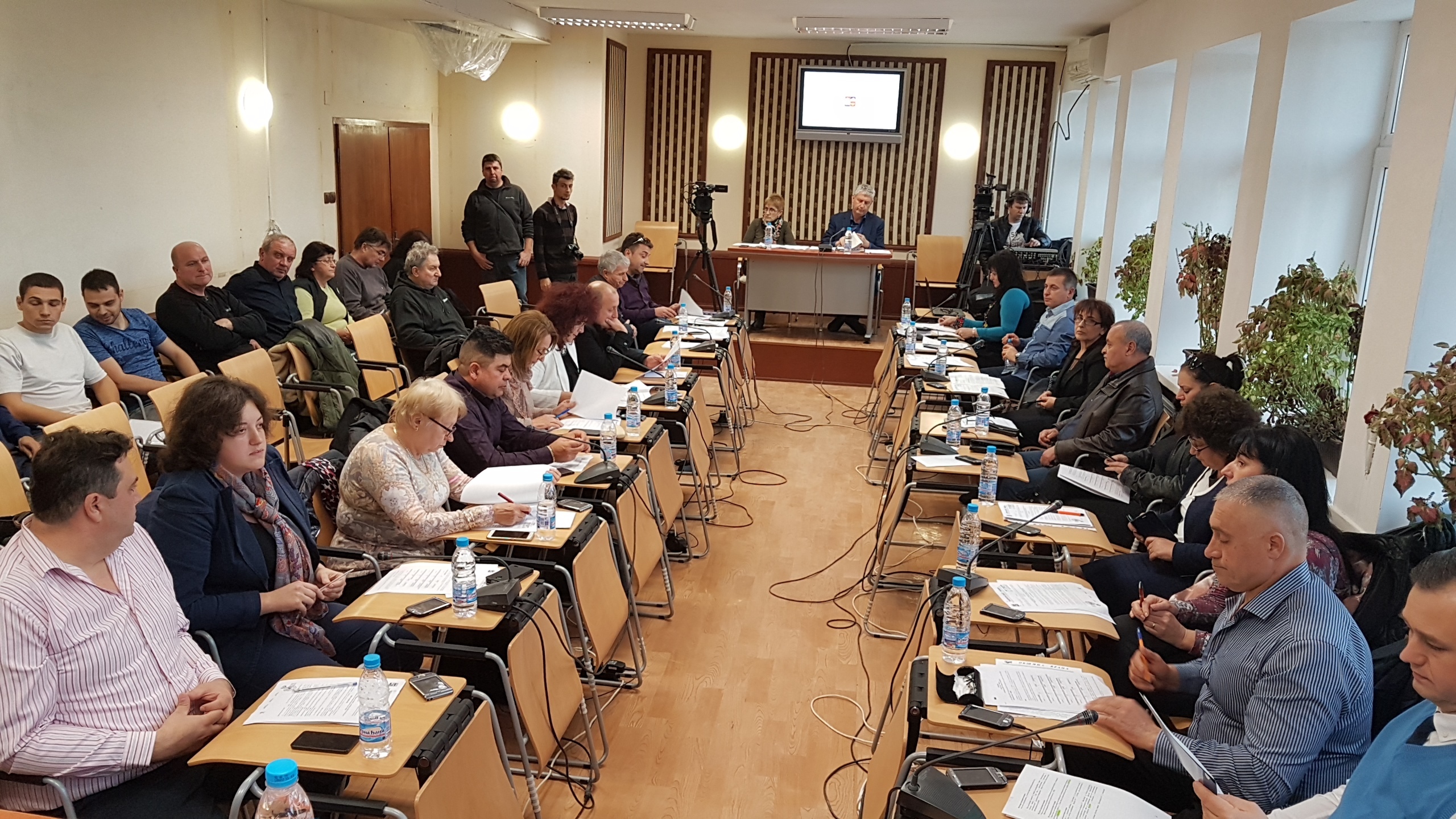 Повишават квалификацията на чиновници и селски секретари