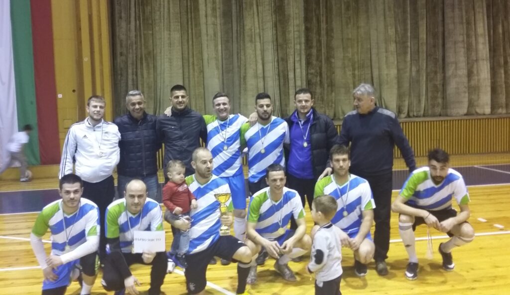 Във В. Търново: 24 отбора спориха за зимната футболна купа 1 20180202 200537