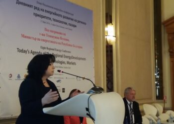 Петкова: България ще следва прехода към декарбонизация на икономиката