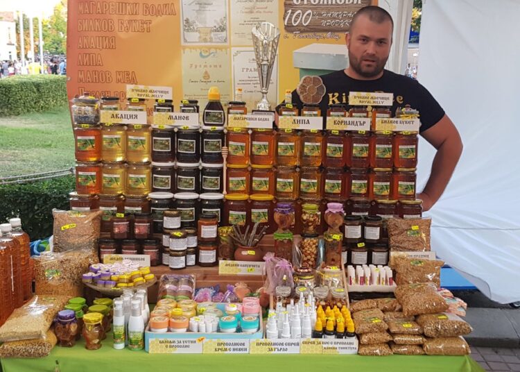 Масло от трън и мед от портокали на фермерски пазар в Поморие 1 20190819 194713