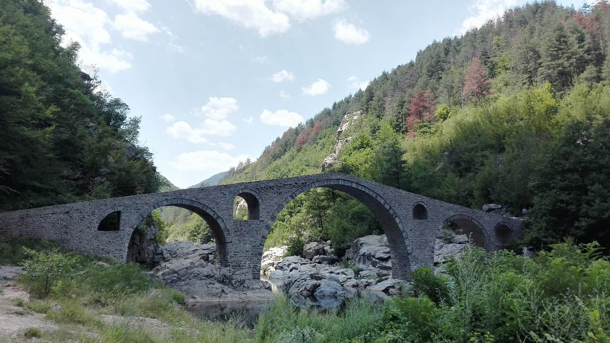2 levs entrance fee for the Devil’s Bridge, rocks and museum