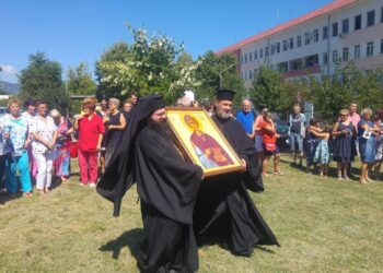 Осветиха нов храм с мощите на Св. Панталеймон