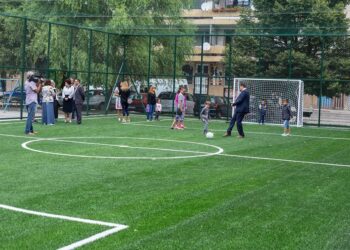 Старо училище става модерно с нови игрища и съблекални с душове