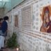 Художничка рисува икони върху кожа