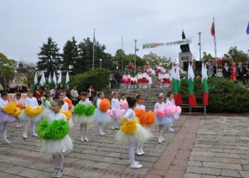Кърджали се събира при паметника на ген. Делов