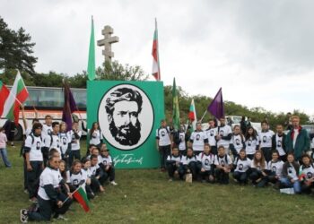 Возят безплатно деца за поклонението на Околчица