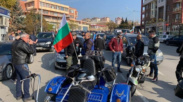 Хиляди протестират срещу скъпите горива и бедността 1 2111751380
