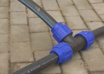 Блок се сдоби с нов надземен водопровод