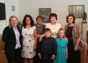 Ученици, учители и родители с благодарност към Вяра Церовска