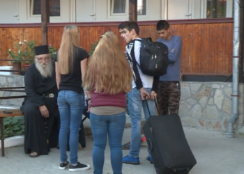 Откраднаха учебниците на децата от приюта на отец Иван
