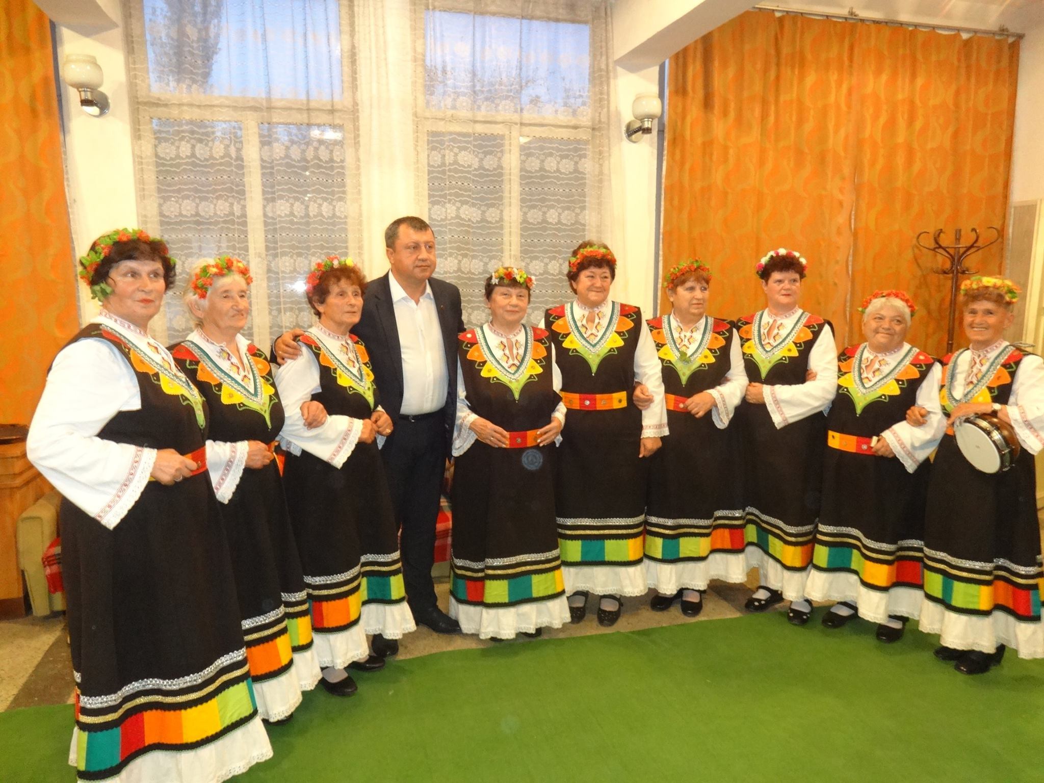 Нов театрален салон започва в с. Лесичери