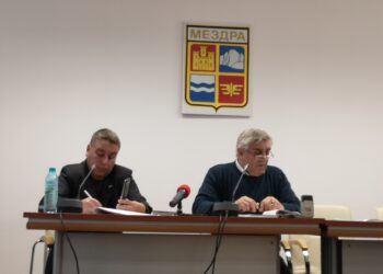 Синхрон между бизнес и гимназии поиска кмет