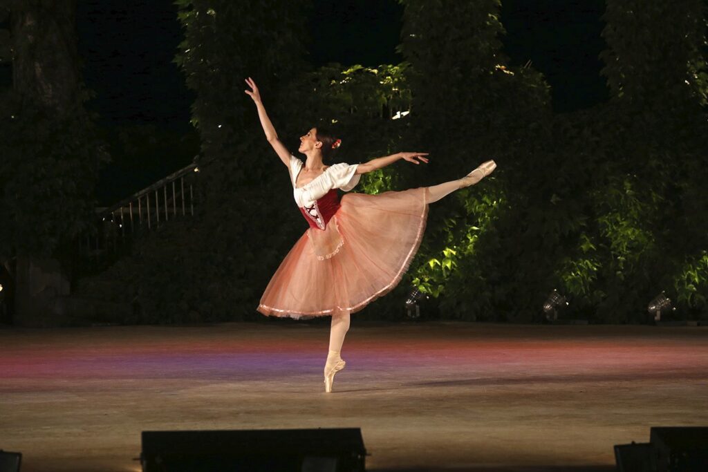 24 балет Sofia Tsutsakova