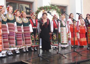 Лом подари на учители и ученици концерт на  „Мистерията…”