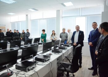 Фирма дари компютърна лаборатория на ТУ – Варна