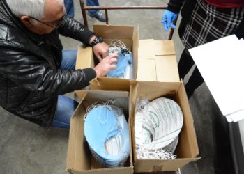 Варна раздаде 600 предпазни шлема на медици и шофьори