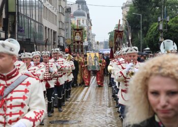 Шествието за Деня на буквите в София (снимки)