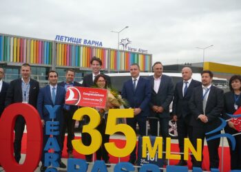 Шампанско за 35-млн. пътник на морските летища