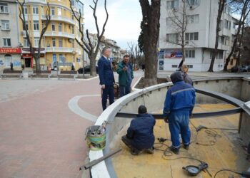 За трети път асфалтират улица заради калпав ремонт
