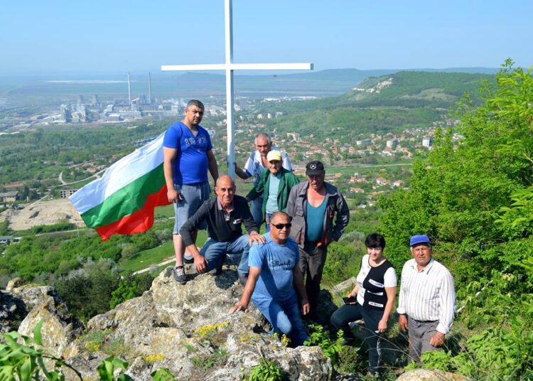 Метален кръст пази девненския квартал „Повеляново“ 1 27 кръст2