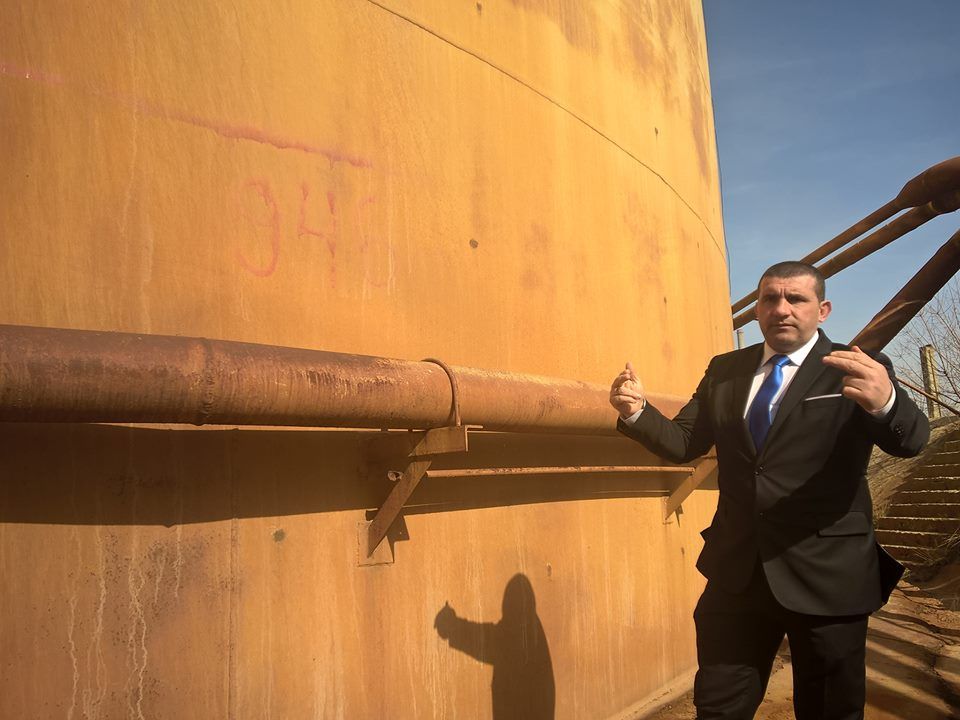Кметът на Девня иска авансово парите за операцията в „Полимери“