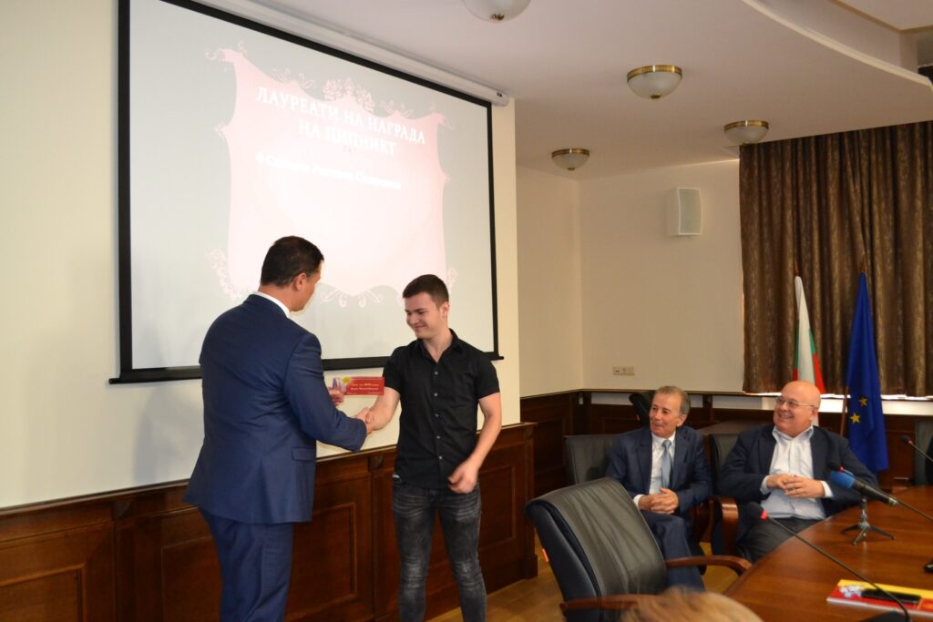 2 награди