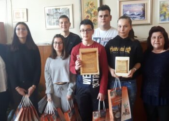 Бургаски ученици преписаха „История славянобългарска” за 2 месеца