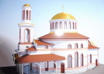 Кмет подновява изоставен строеж на храм