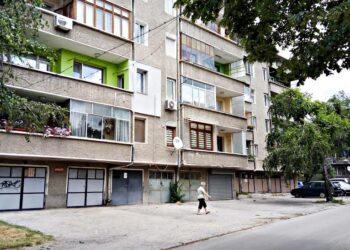 Санират 17 сгради в Търговище
