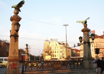Подменят асфалта край Орлов мост в София