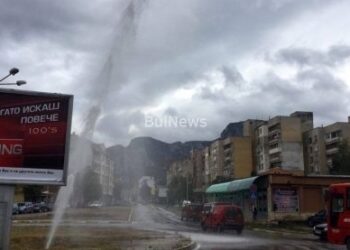 15-метров гейзер изригна във Враца
