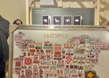 86-г. баба избродира огромен гоблен с България