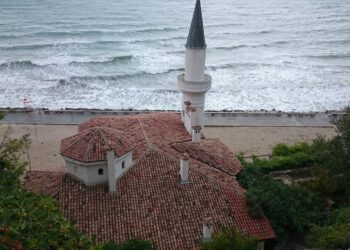 Балчик спира колите в крайбрежната алея с КПП-та