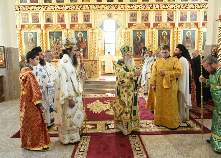 След 120 години осветиха нов храм в Монтана 1 3 272